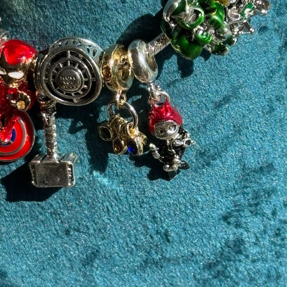 Avengers Charm Bracelet - Picture 5 of 8